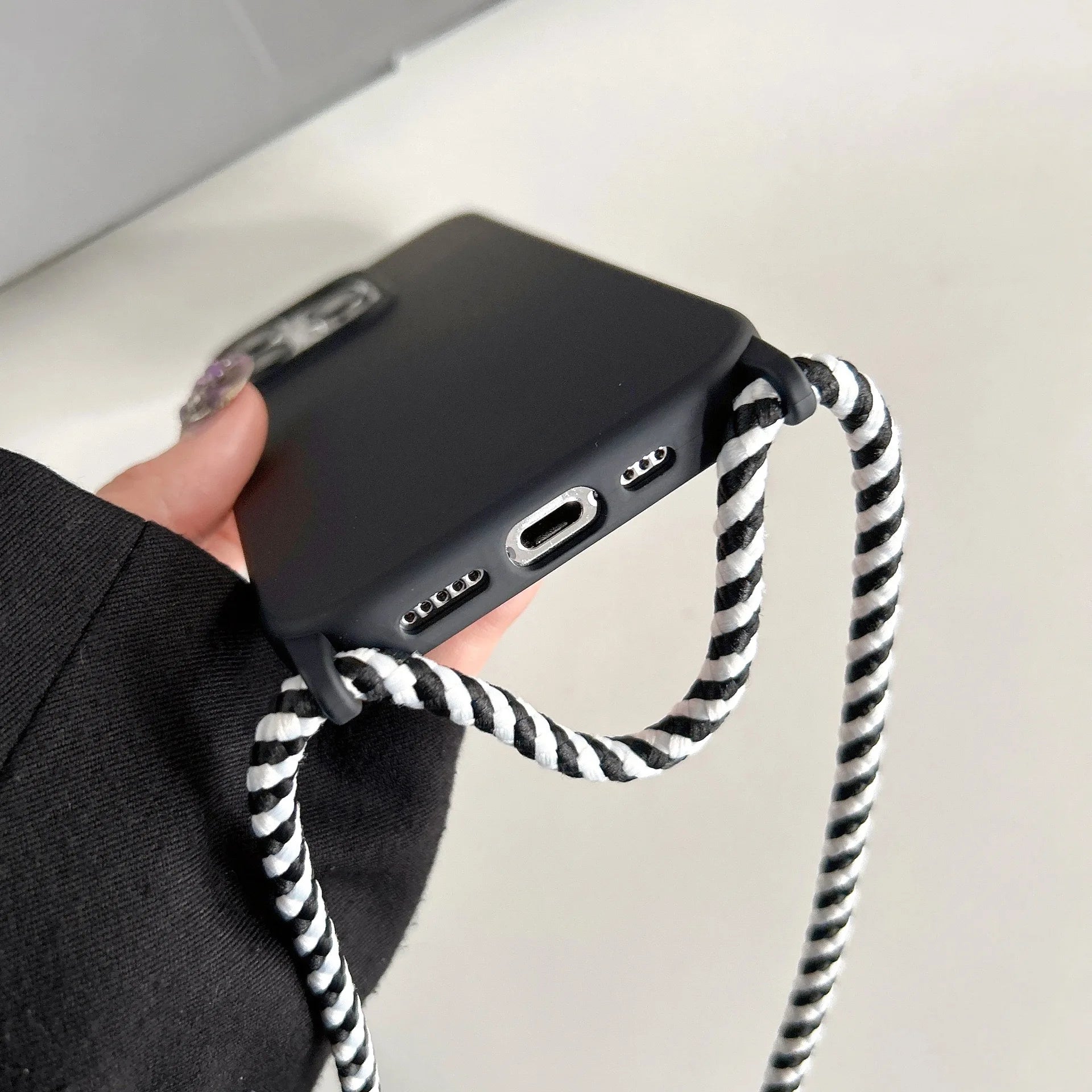 Liquid Silicone Crossbody Phone Case with Adjustable Lanyard Strap – Hands-Free Protection for iPhone