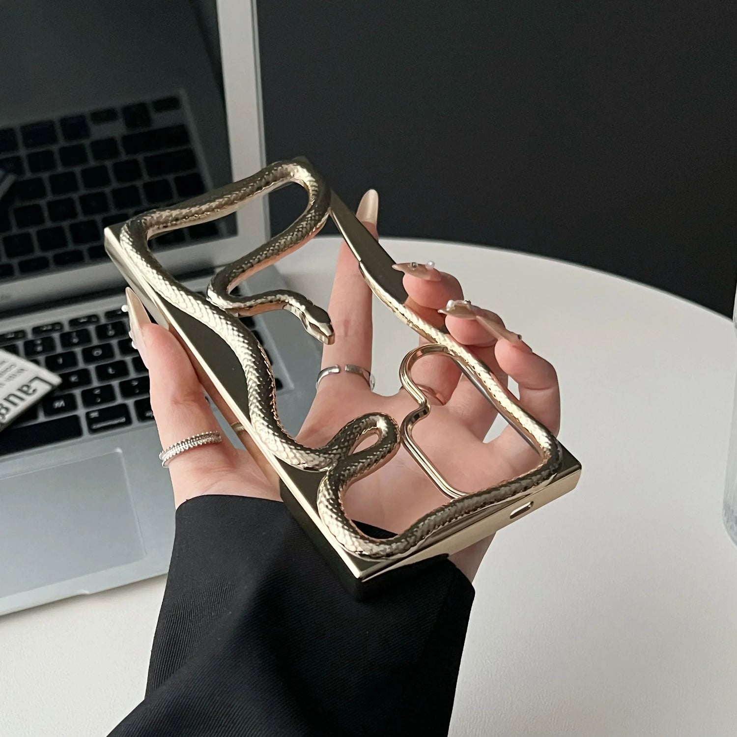 Luxury 3D Snake Pattern Case – Shockproof &amp; Heat Dissipating Cover for Samsung Galaxy S25/S24/S23 FE/S22 Ultra